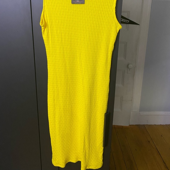 Yellow Sleeveless Dress - Picture 3 of 5